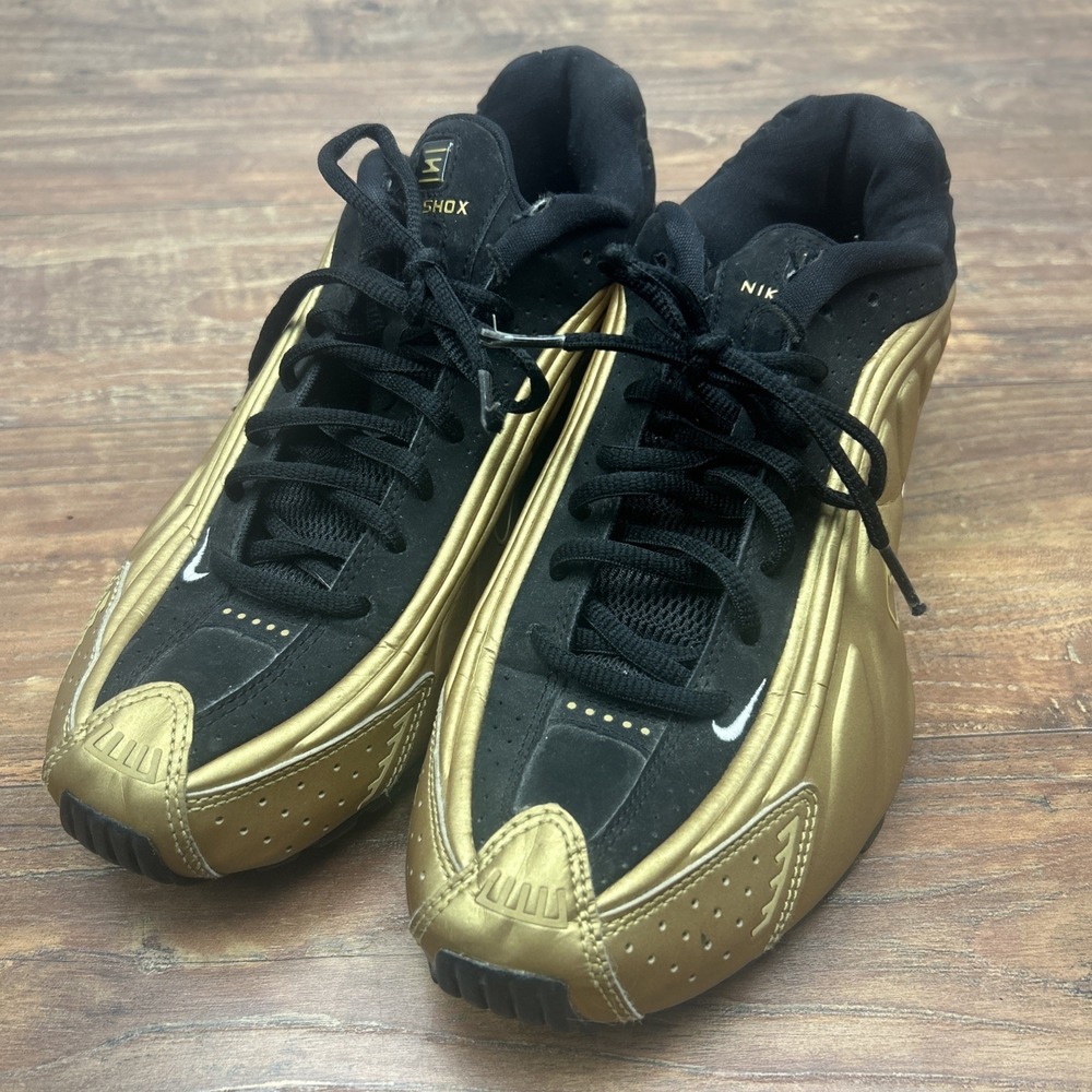 Nike Shox R4 Metallic Gold Black Shoes Men's Size 8.5 104265-700